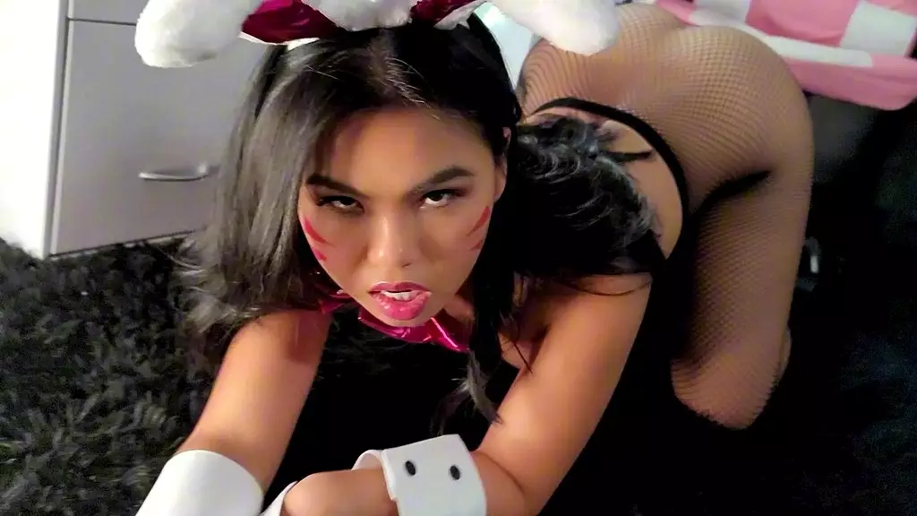 cindy starfall overwatch dva cosplay—striptease