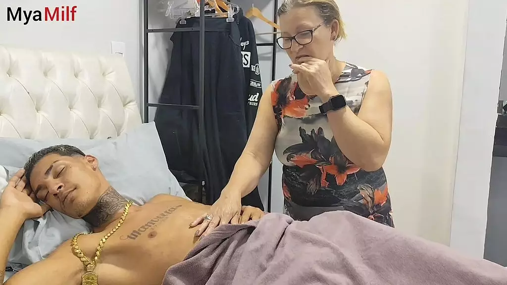 молодая мандрагора трахает своего лучшего друга