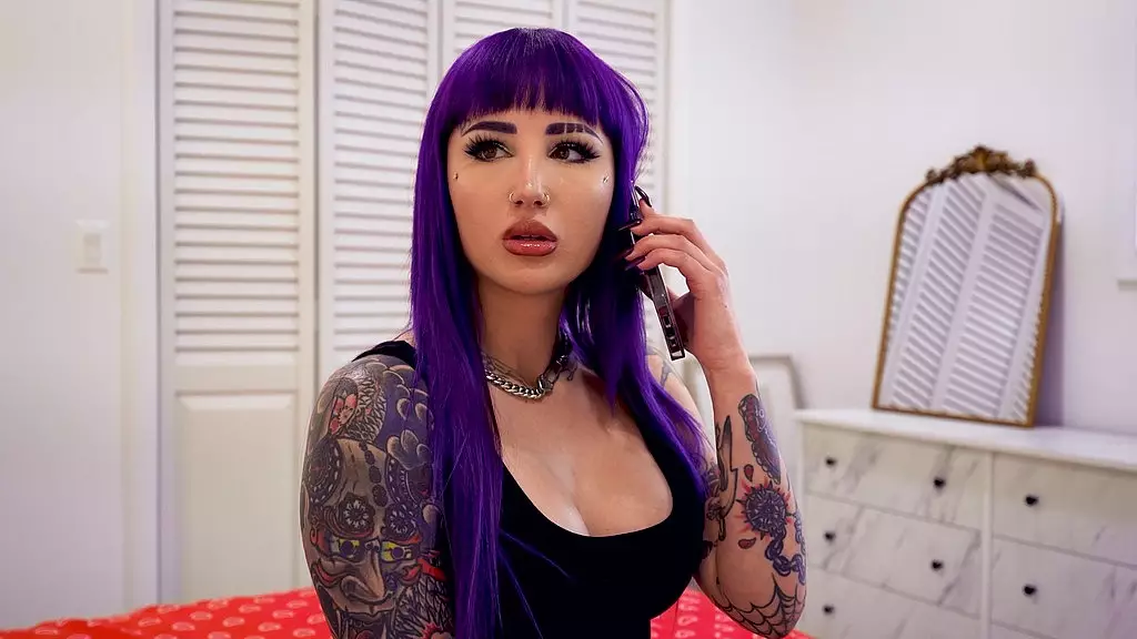 Вэл получает взлом дома и киски, как грязная сквиртующая шлюха, какой она и является