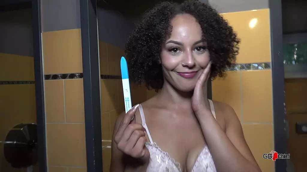 у лия амалии положительный тест на беременность, теперь готова к групповухе с кремпаем