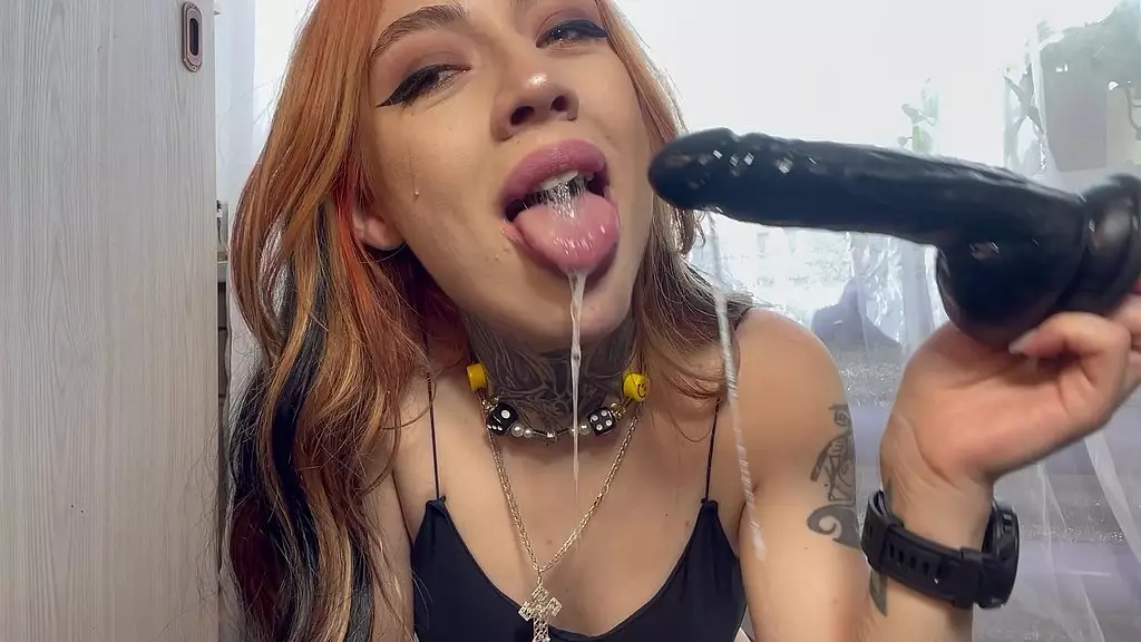 минет с игрушкой, глотание с обильным выделением слюны