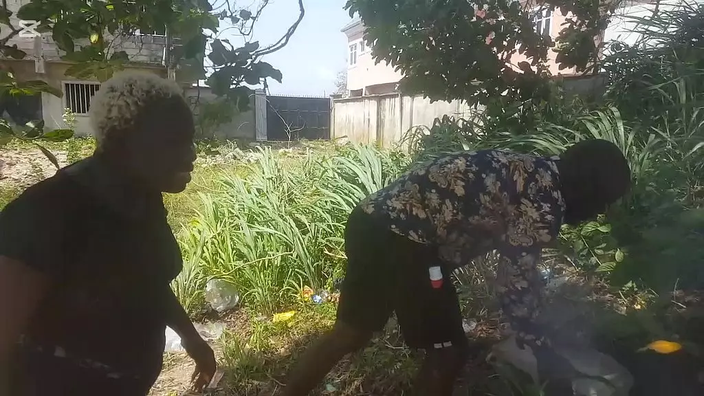 Вы когда-нибудь трахали черную киску в кустах?