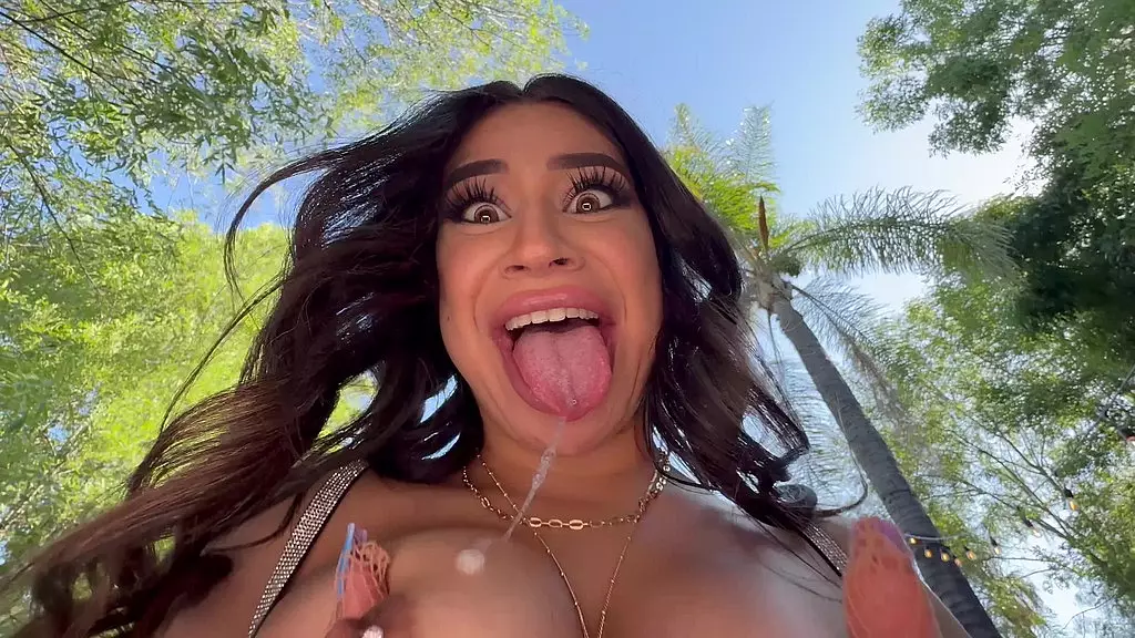 pov с похотливой любительницей анального секса Милой Милкшейк