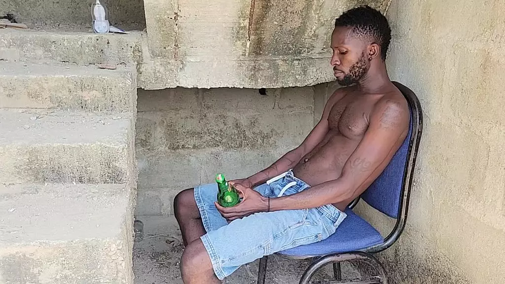 ее киска течет так вкусно