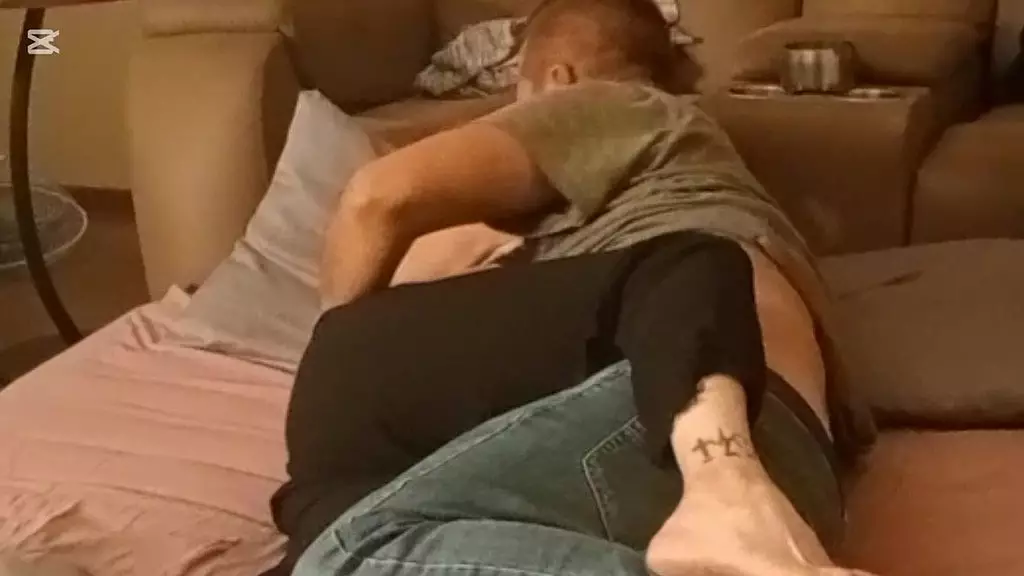 сводная сестра смотрит фильмы, трахает секс