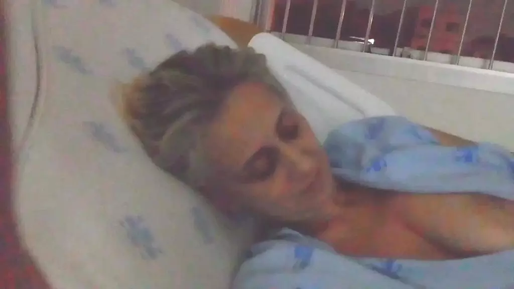 я надеюсь на мою сумасшедшую маму с пупсиком, но она все еще полна