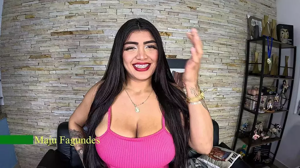 ela achou pouco o ator e chamou o camera para fazer a putaria e levou chumbo no rabo - maju fagundes