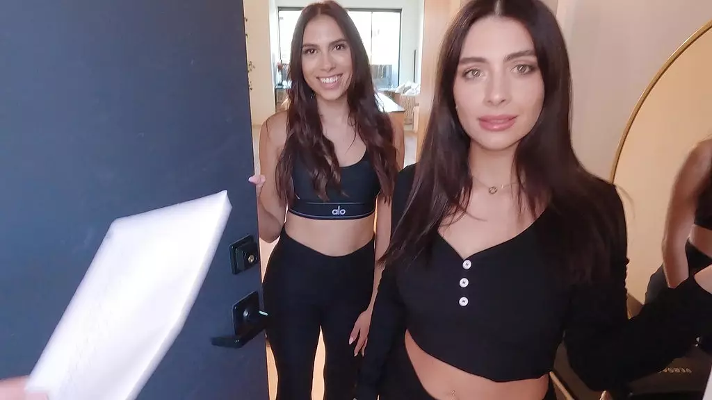 секс втроем с идеальными десятью латинками Tru Kait Baby Nicols