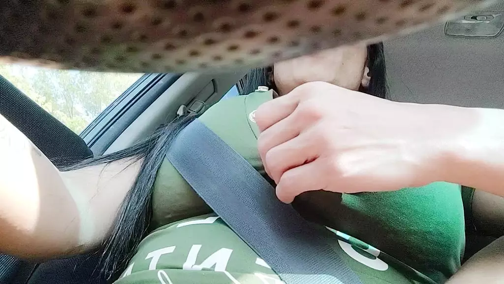 mulher casada liga para o amante para faze-la gozar enquanto o marido esta trabalhando