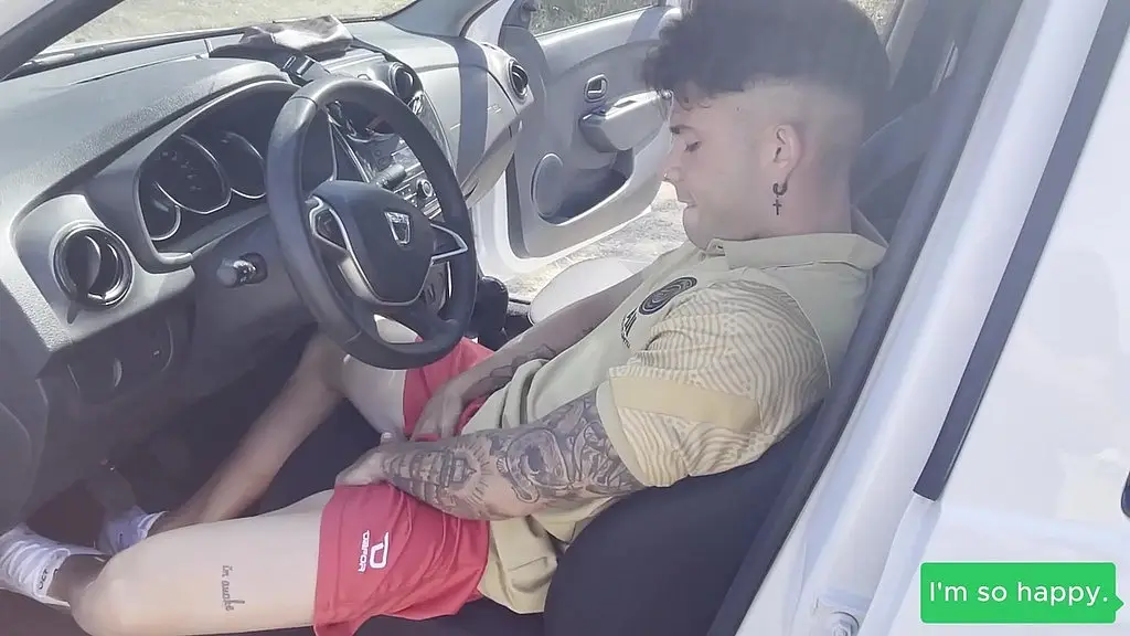 rauw gallego se hace una paja en el coche