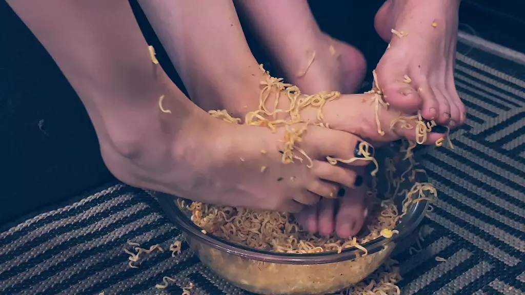 мои ноги станут настоящей тренировкой для твоего языка