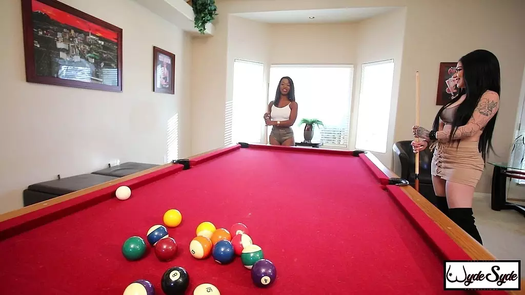 горячие harmonie marquis и kris riot в лесбийской позе 69!