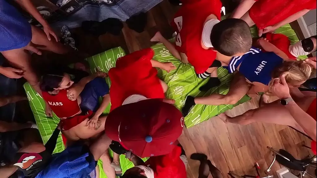 футбольная команда против чирлидерши, групповуха, полная bts