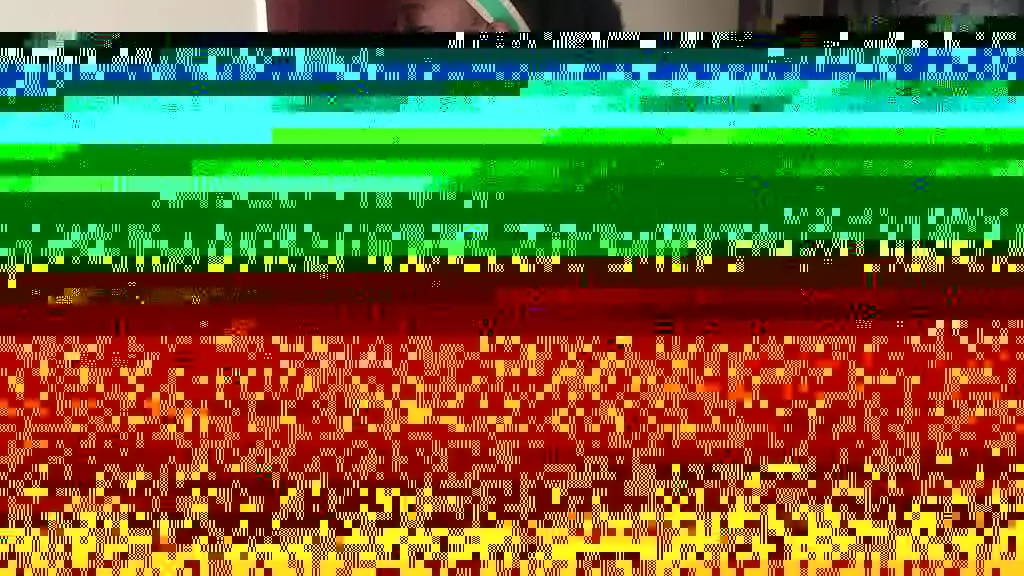 моя соседка по ошибке заперлась, мне пришлось ей помочь