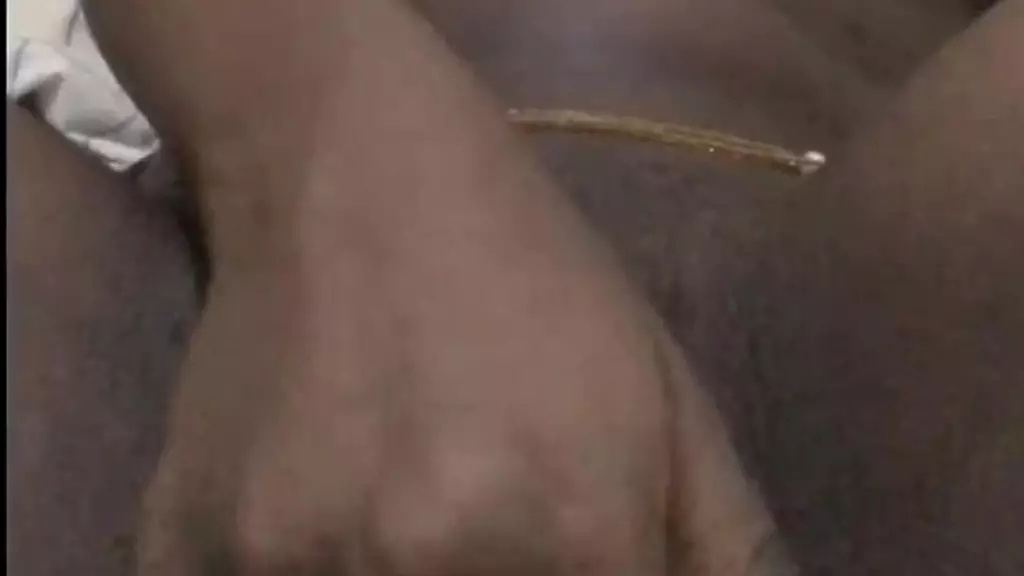 соло женский оргазм, утренняя мастурбация черной девушки