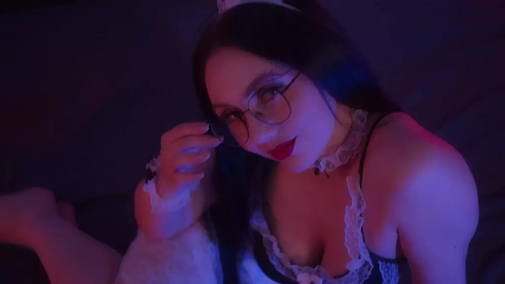 извращенный мальчик писает своей девушке и трахает ее в задницу