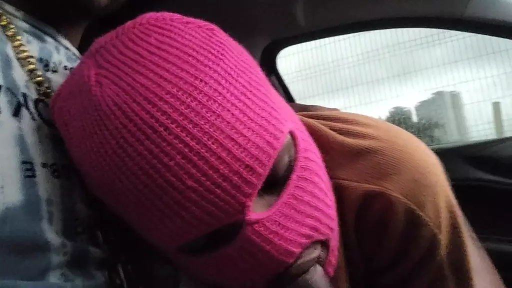 comecou no carro e termino com gozada dentro na cama