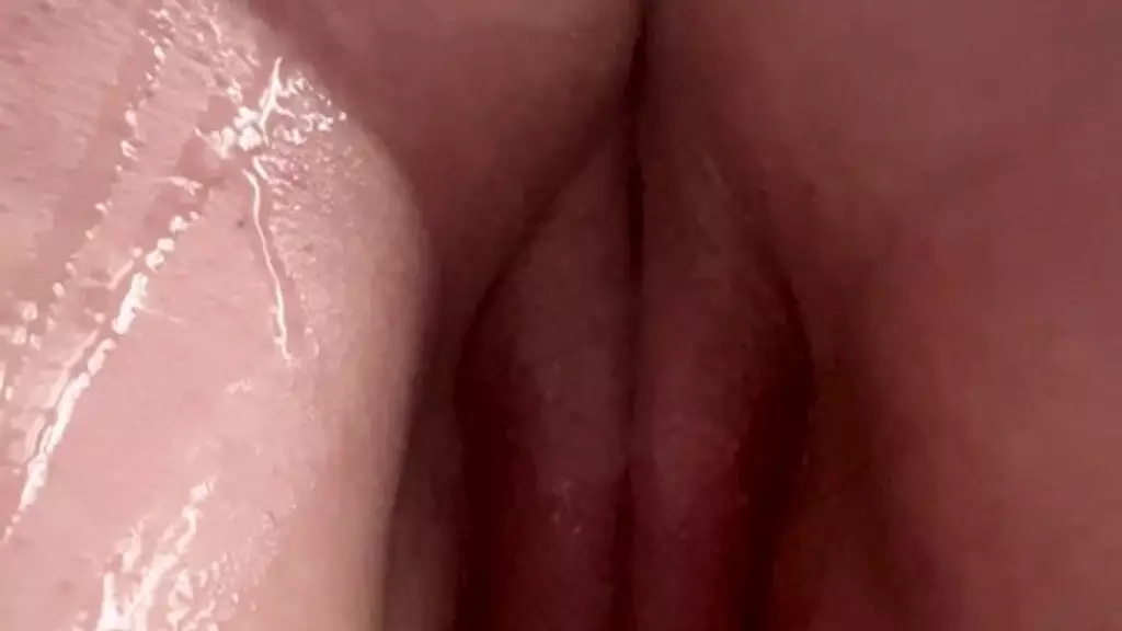 заполняю свою узкую попку спермой