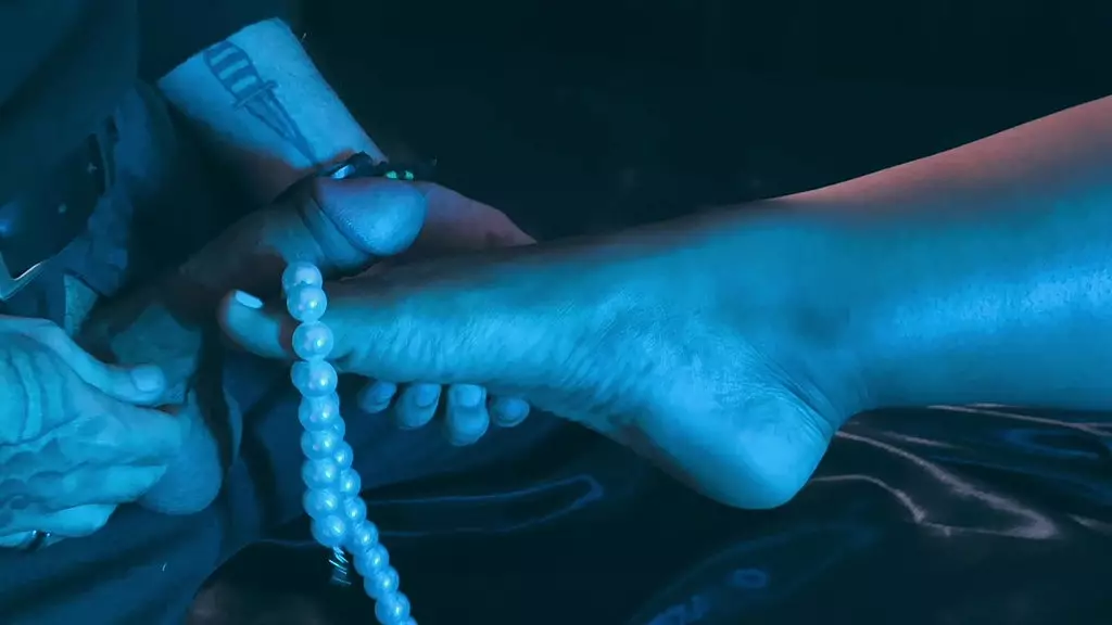 не забудь поцеловать их перед футджобом