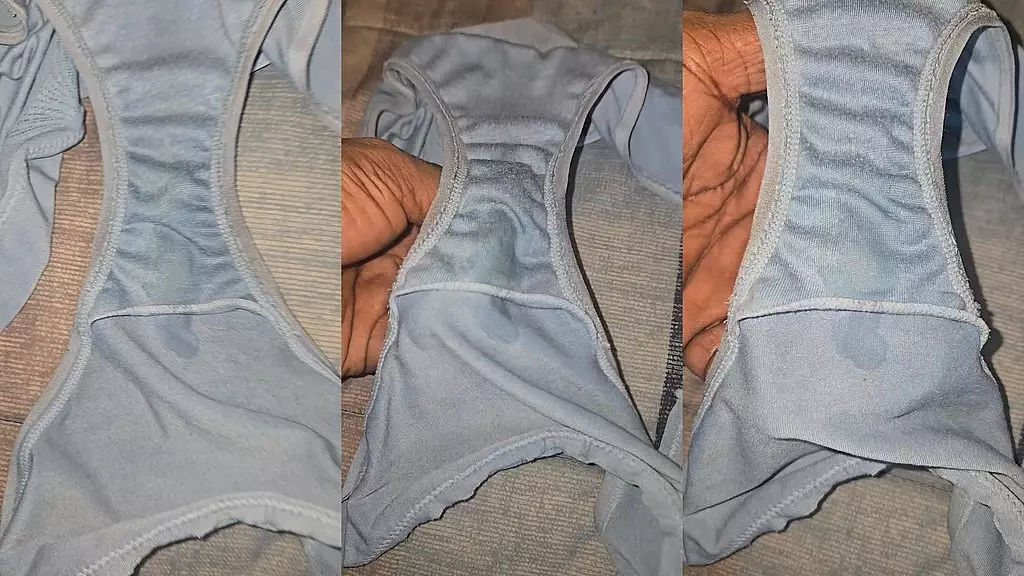 нюхай и сосешь пятно от мочи жены на трусиках