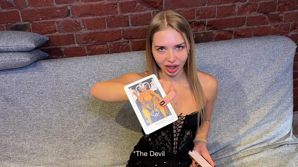 я накормил гадалку спермой и трахнул ее