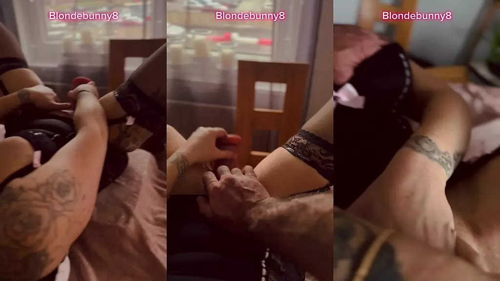 игра с киской в окне с грязными разговорами