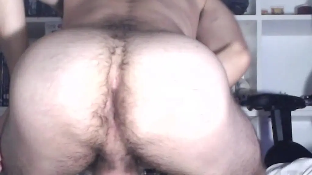 abriendo mi gran culo peludo argentino