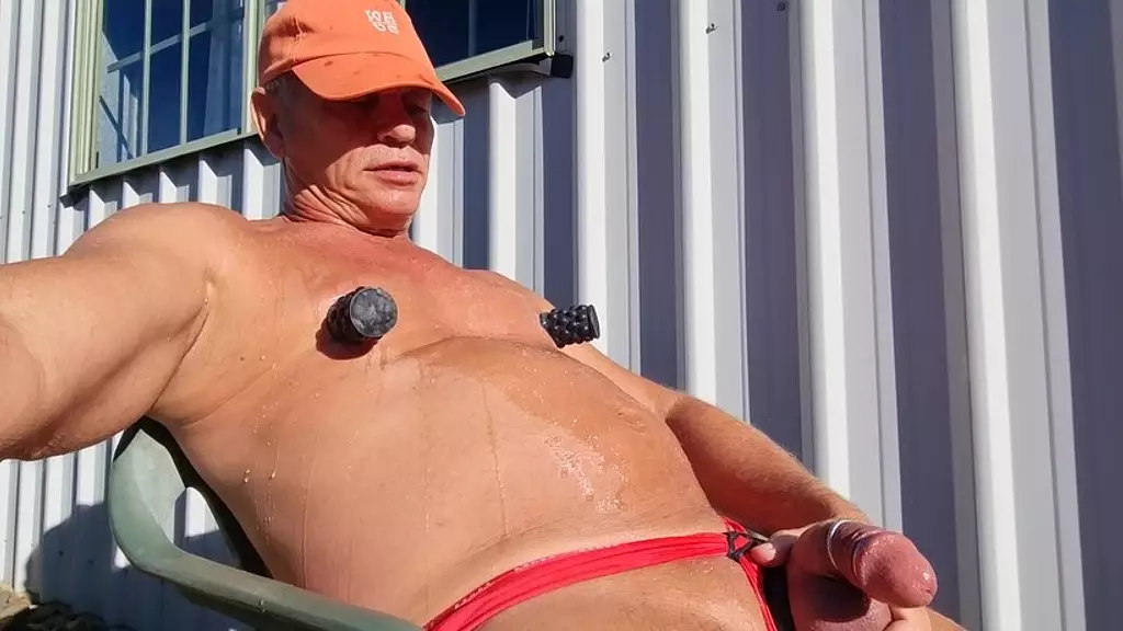 питьевая моча на заднем дворе