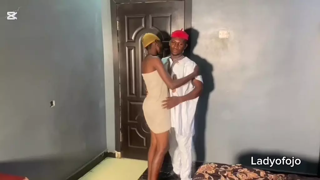 приветствую своего мужа, вернувшегося домой, очень хорошим сексом для холодной погоды