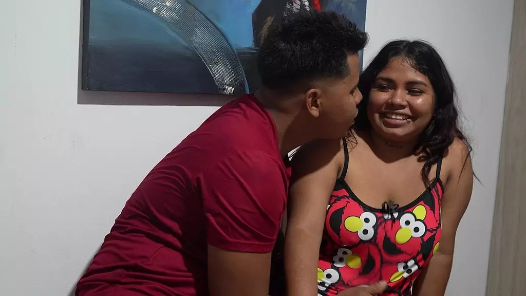 Джасси делает своему сводному брату лучший минет