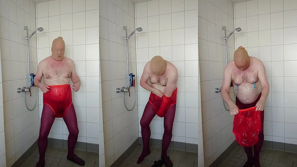 strumpfhose und inkontinenzhose in der dusche