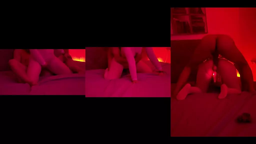 красивая сексуальная жена в белом боди и сосет большой член, прежде чем залезть ему в задницу