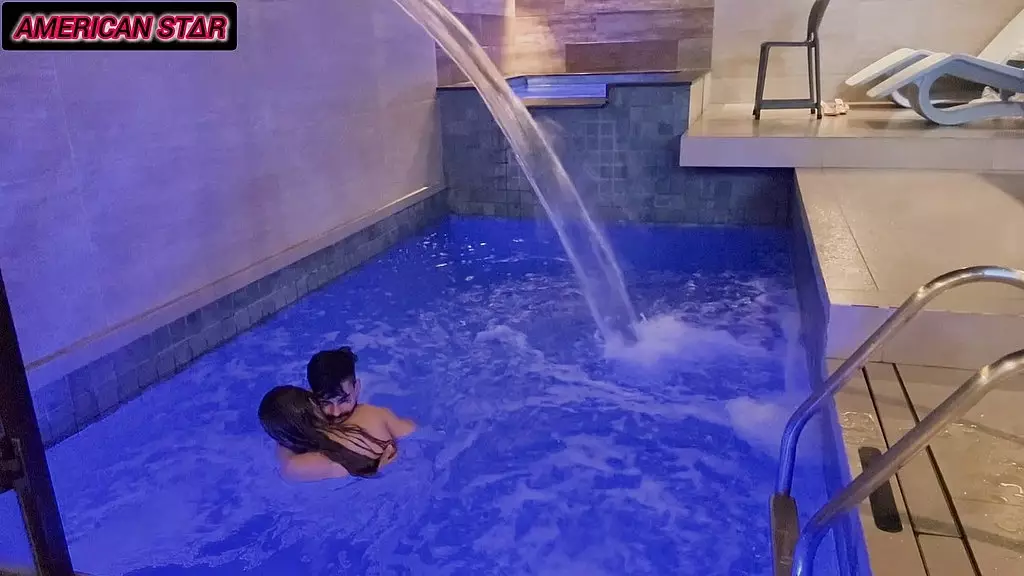 простодушная накаченная девчонка