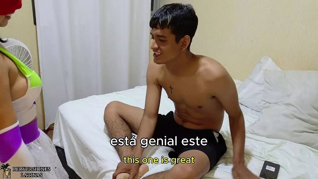 le ensene mi cosplay a mi hermanastro y termino follandome y dandome de tragar su leche