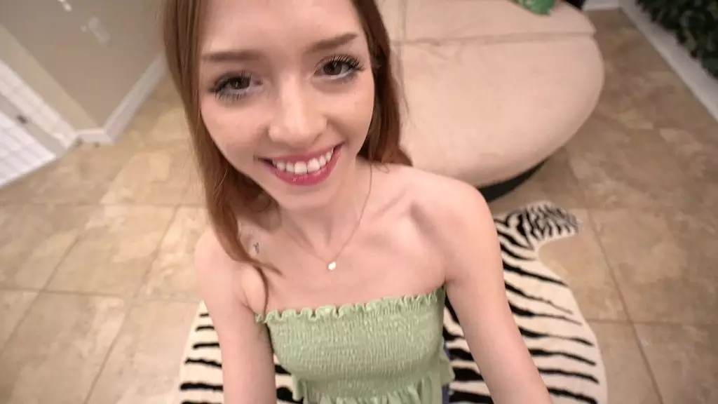 соблазнение отчима стонами Майры (4k)