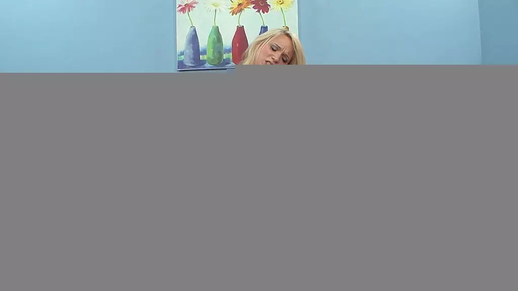 Тиган Саммерс принимает большой член для своего посвящения в клуб подростков-бопперов