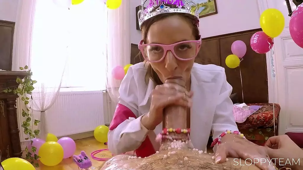 Анальный день рождения, девственница, свидание в Тиндере с незнакомцем, БДМС, рабство, глубокая глотка, рогоносец