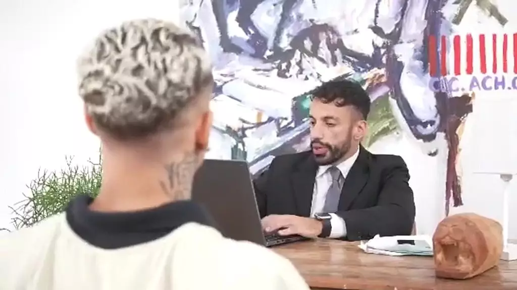 peguei meu colega no trabalho e meu chefe viu pelas camera. safado nao aguentou e qis participar. - часть I