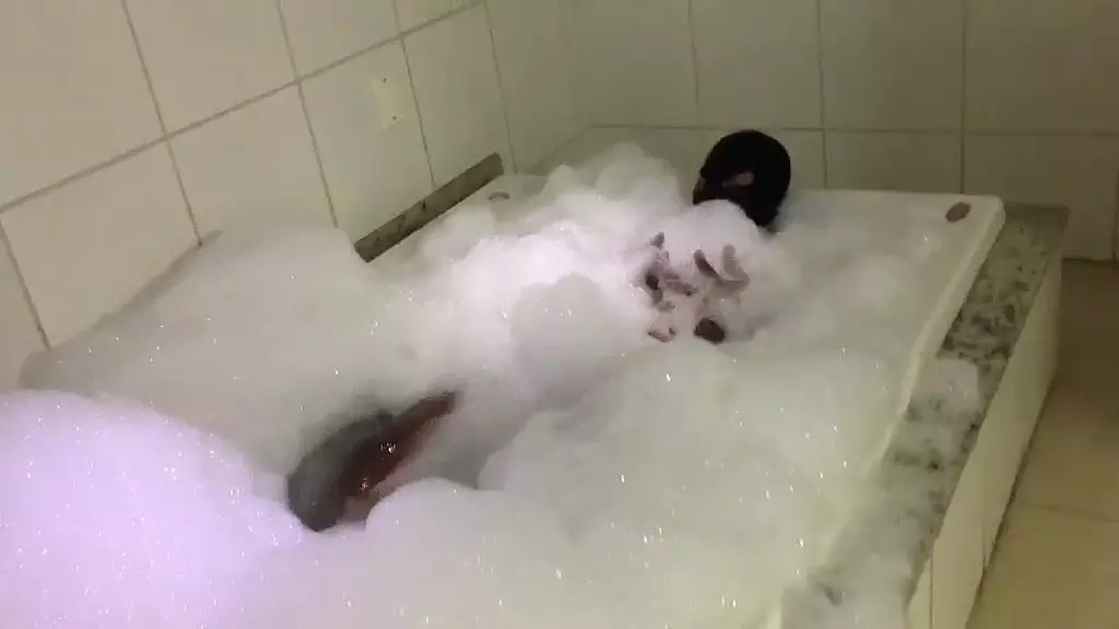 morena Mostrou os Peitos Grande e querendo rola na buceta