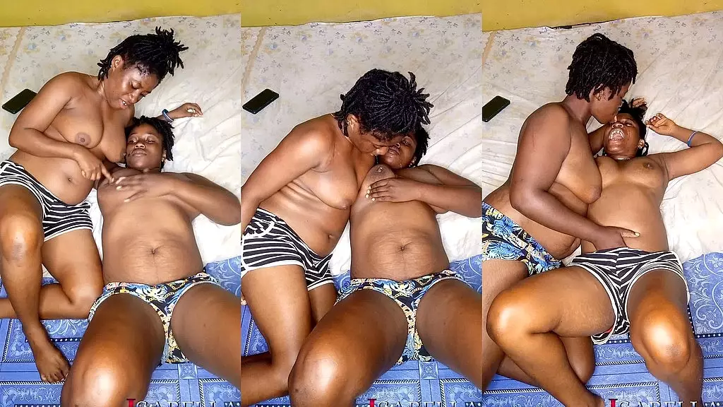 лесбийский обмен слюнами