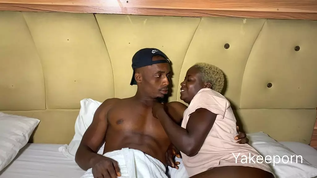 моя самая милая лучшая подруга подарила мне свою возбужденную киску