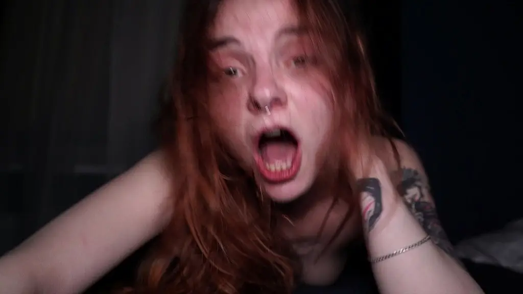 худая шлюха-подросток изменяет с большим членом своего личного тренера