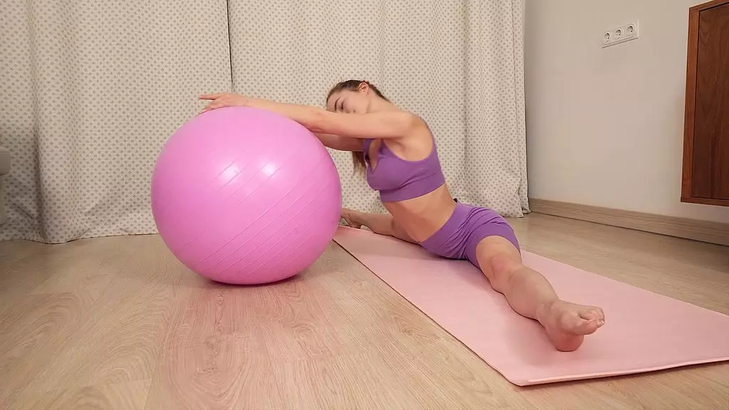 фитнес-тренировка заканчивается интенсивным сексом