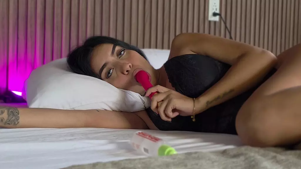 посмотрите, как сексуально я выгляжу на черных каблуках