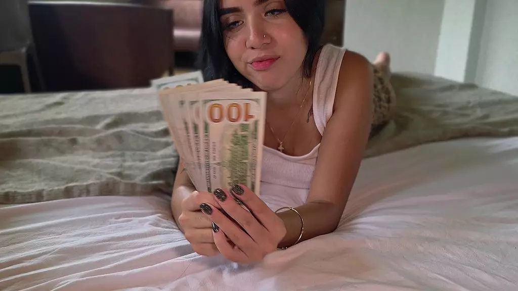 моя лучшая подруга изменяет своему парню за 2500 долларов