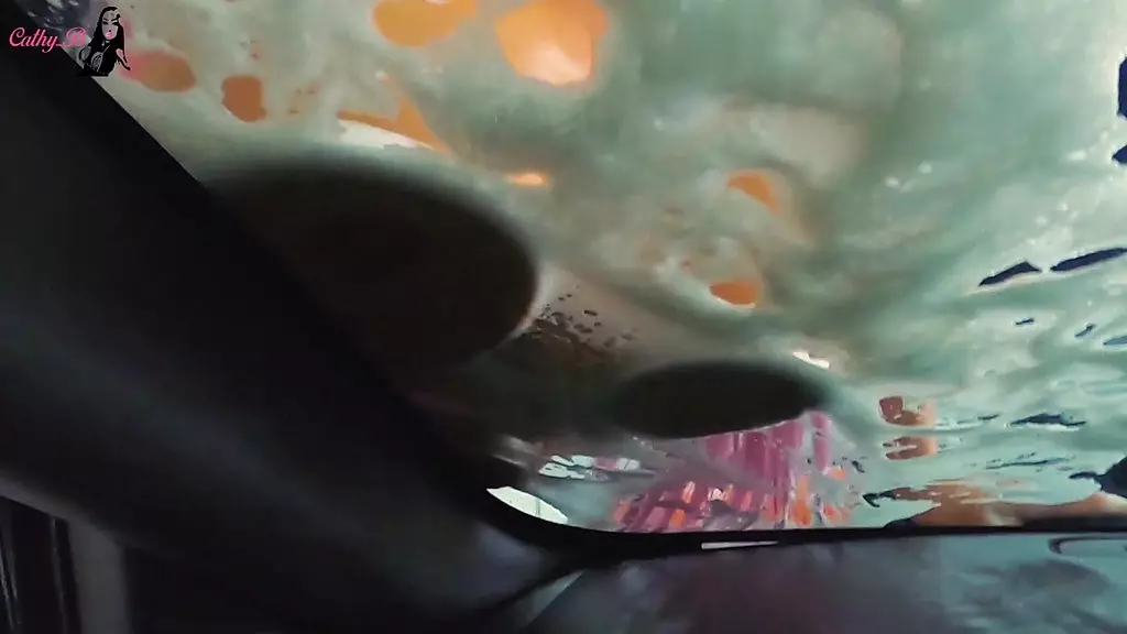 грязная машина, непослушная девчонка — фантазия о девчонке-мойщице