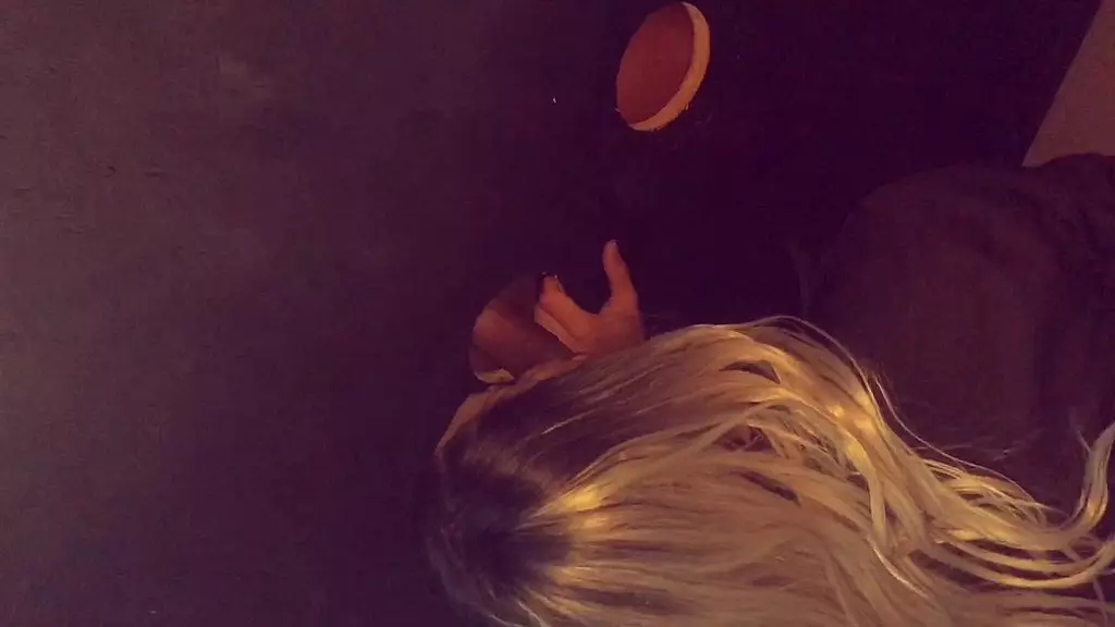 нельзя кончить в дырку в стене без дырки в стене