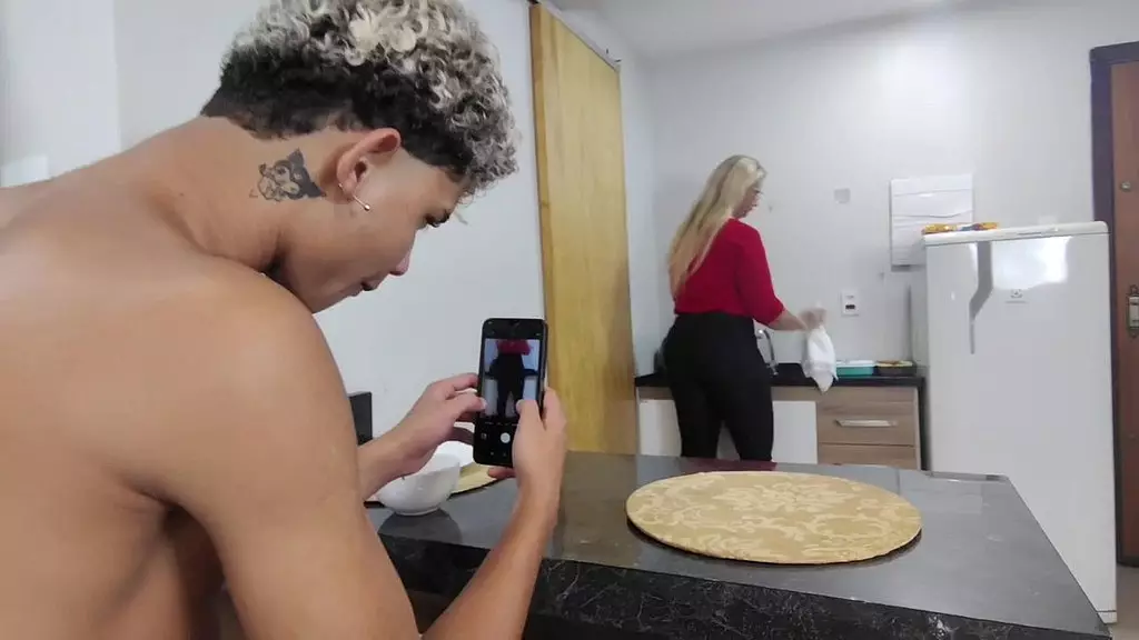 entiado sacana se recusa a foder sua madrasta e Comecamos a chorar. o punheteiro se faz de inocente