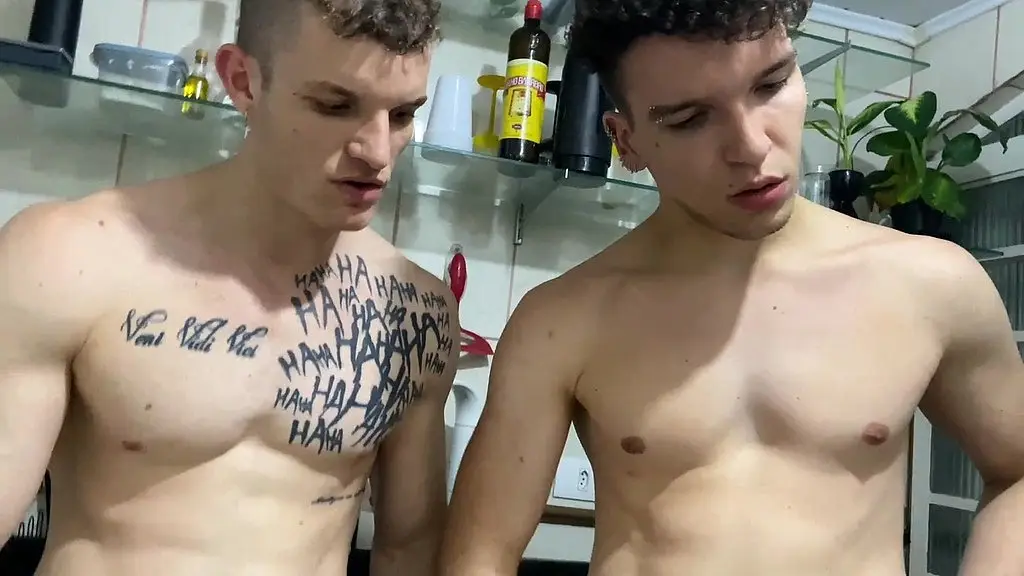 carmona e titi numa brotheragem na lavanderia