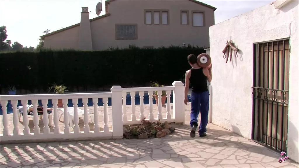 похотливая леди и доставщик бензина